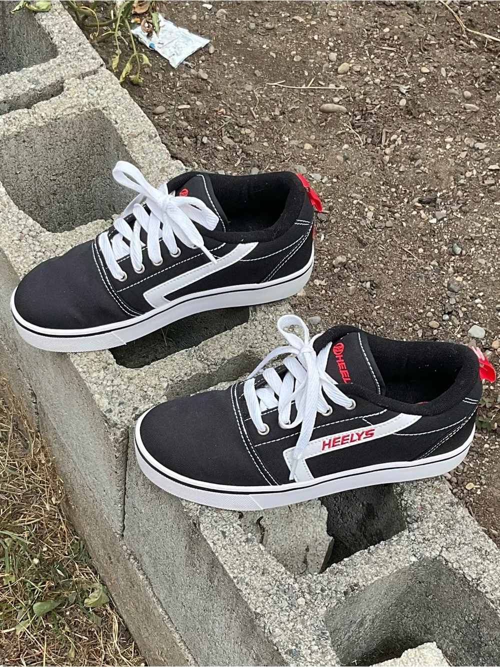 Heelys GR8 Pro 20 Black White Red Wheeled Skate Shoes Youth Size 6
